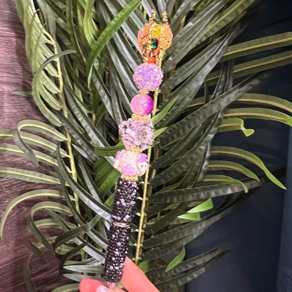 Halloween Hand-Made Custom Extended Beaded Pen with Large Fancy Jack-O-Lantern. - Picture 4 of 9